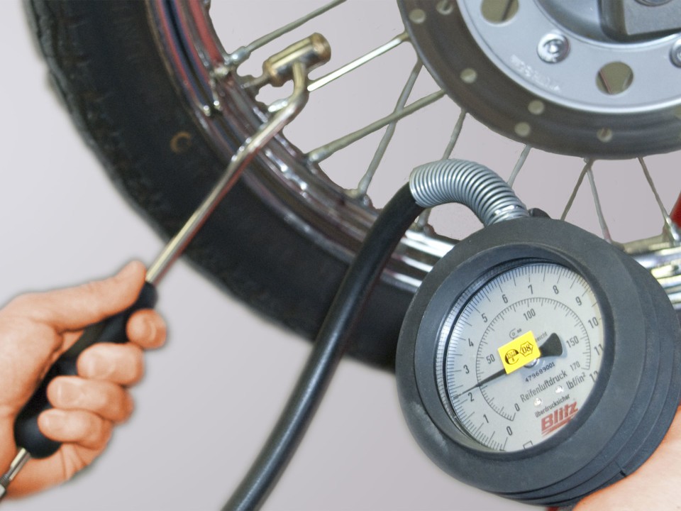 Calibre os pneus com frequência